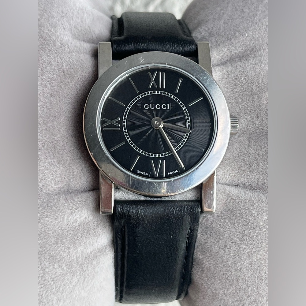 GUCCI 5200L.1 Classic Stainless Steel black Dial Women's Watch